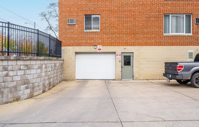 2 beds, 1 bath, 900 sqft, $1,099, Unit 433-304