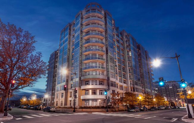 HUGE 1st Floor Luxury 2 Bed, 2 Bath Mount Vernon Triangle Condo, Garage Parking Included!!