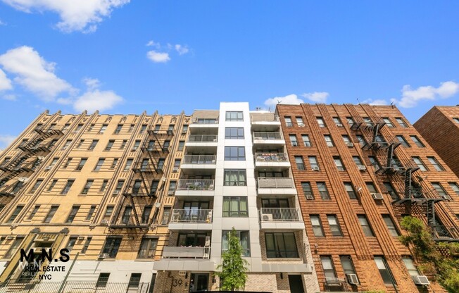 39 E 21 ST