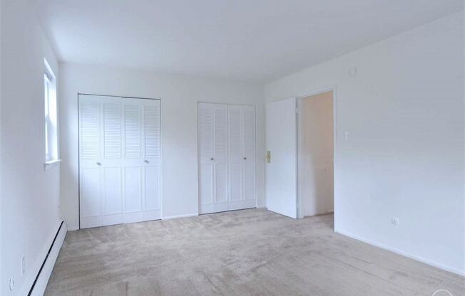 2 beds, 1 bath, 925 sqft, $1,459, Unit F302