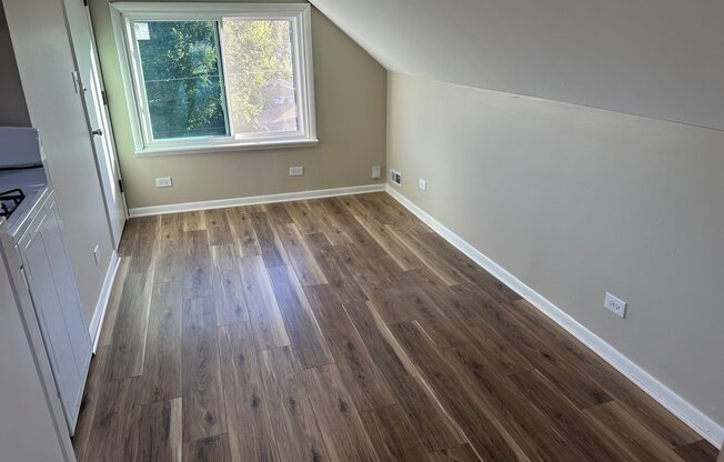 6243 W MONTROSE