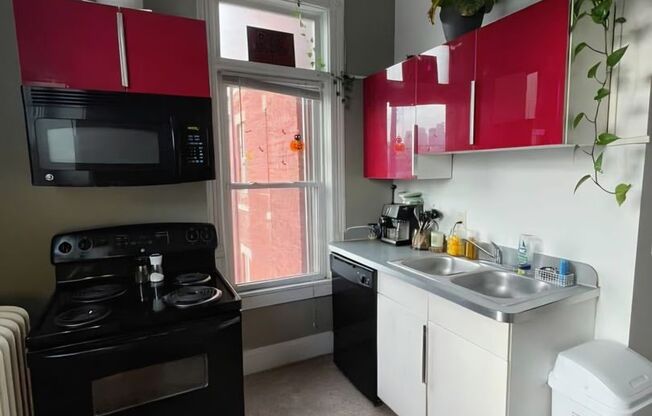 2 beds, 1 bath, $1,500, Unit 15-1