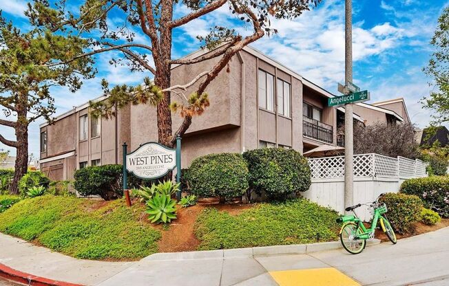 LINDA VISTA / SAN DIEGO - West Pines Nice 2 Bedroom / 2 Bath Condo.  AVAILABLE NOW!