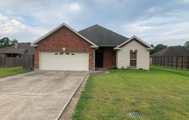 3B/2B Home Available in Sulphur ** Available for showings 11/25/24