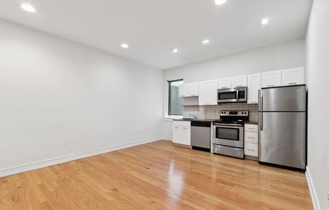 3 beds, 1 bath, 800 sqft, $1,350, Unit Unit 301