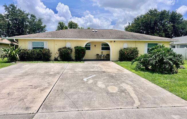 Move-In Ready 2bd-2bath Duplex with 2 Screened Lanais, Washer and Dryer, location and  Modern Upgrades!