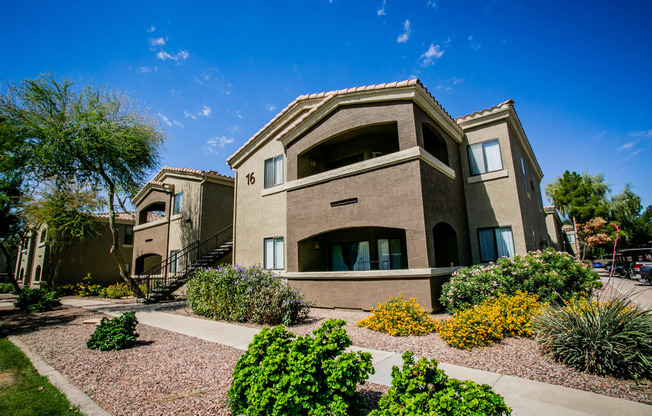 Beautiful Landscaping at Apartments in Happy Valley AZ