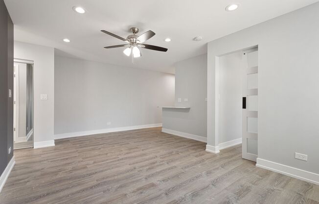 2 beds, 1 bath, 567 sqft, $2,200, Unit 212