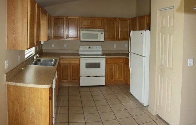 3 beds, 2 baths, $1,650