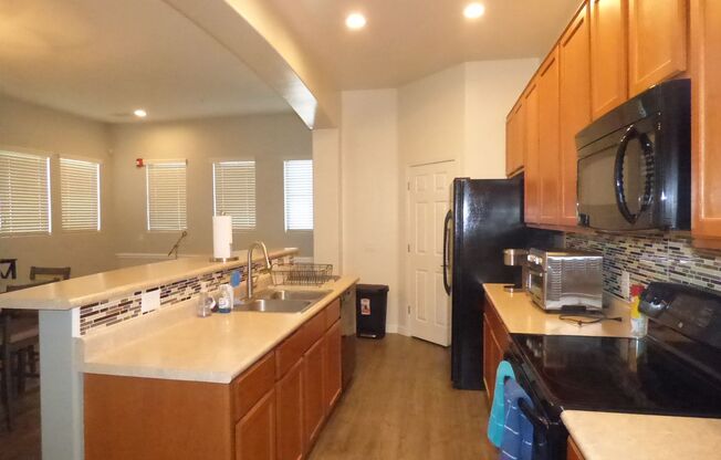 2 beds, 2 baths, $1,895
