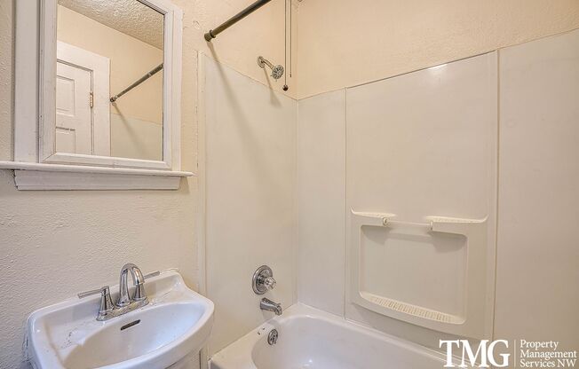 1 bed, 1 bath, 450 sqft, $1,225, Unit 4
