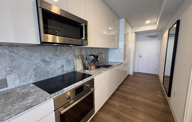 1 bed, 1 bath, 563 sqft, $3,800