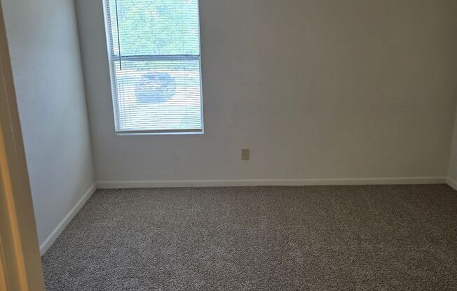 1 bed, 1 bath, 696 sqft, $825, Unit PG 1521