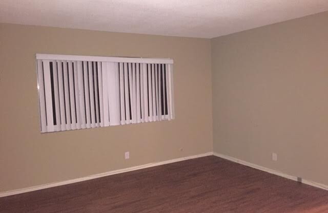 2 beds, 1 bath, $2,595, Unit 12