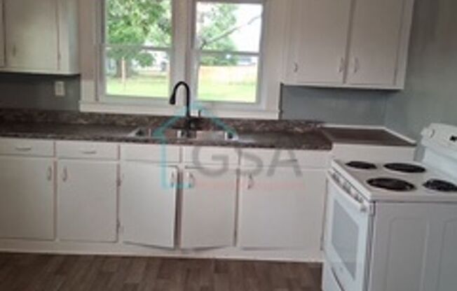 2 beds, 1 bath, 878 sqft, $900, Unit 138 Mason Street-B