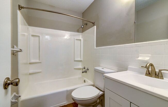 1 bed, 1 bath, 750 sqft, $1,145, Unit 5D