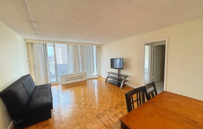 1 bed, 1 bath, 870 sqft, $3,000, Unit 608