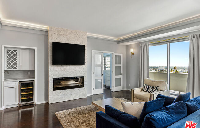 2 beds, 2 baths, 1,212 sqft, $5,750, Unit 616