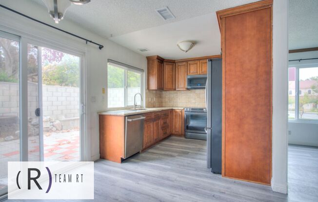 2 beds, 1 bath, $2,700