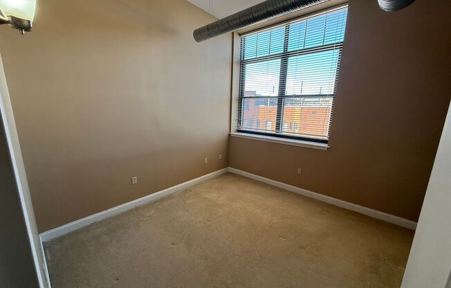 1 bed, 1 bath, 588 sqft, $1,095, Unit Apt 302