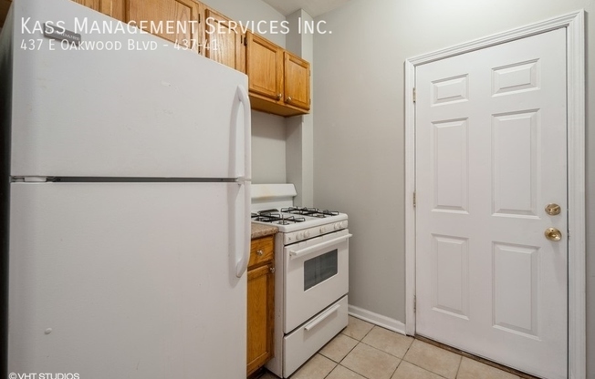 437 E Oakwood Blvd