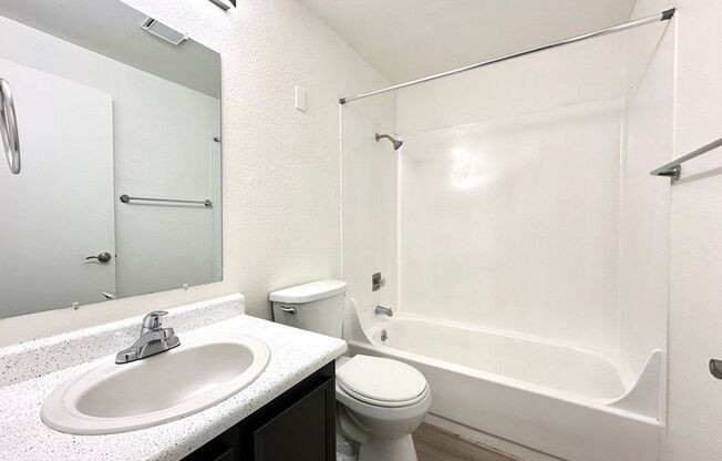 2 beds, 1 bath, 803 sqft, $1,515, Unit 67