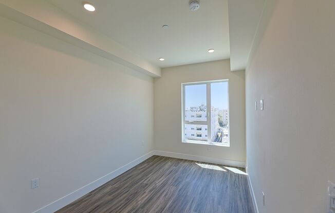 2 beds, 2 baths, 811 sqft, $1,475