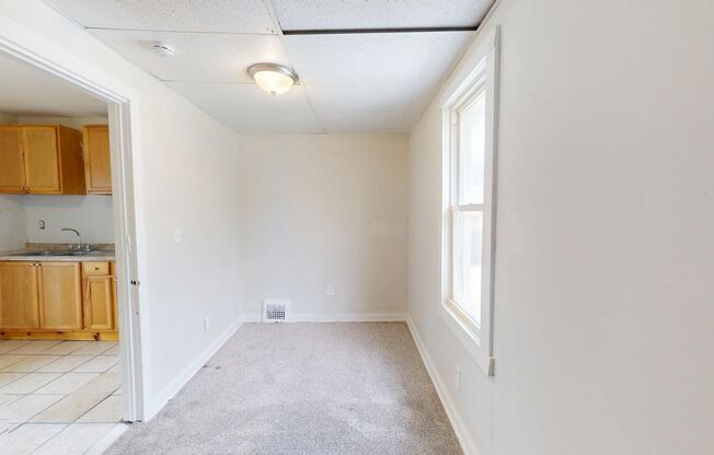 2 beds, 1 bath, 735 sqft, $900, Unit Unit 4