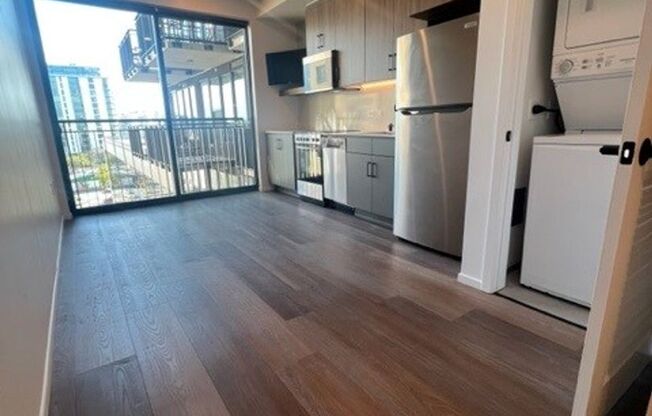 Studio, 1 bath, 320 sqft, $1,995, Unit 602