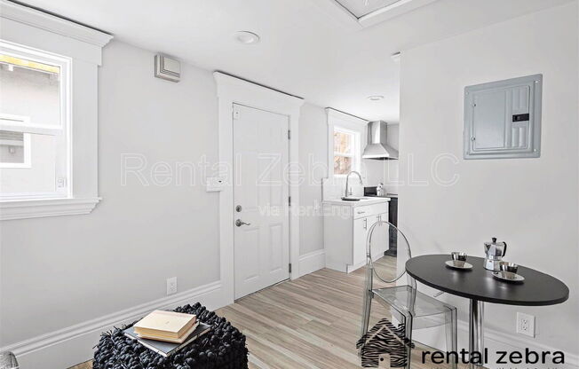 1823 1/2 DELAWARE ST