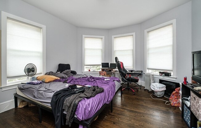 112 118 GLN ST