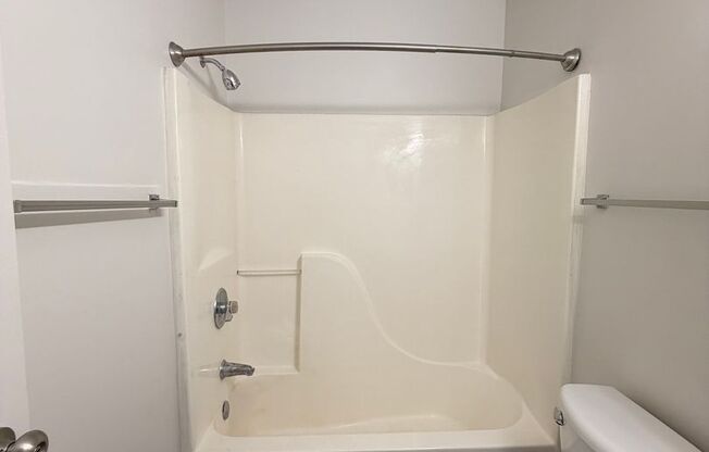 2 beds, 1 bath, 885 sqft, $1,150, Unit 730