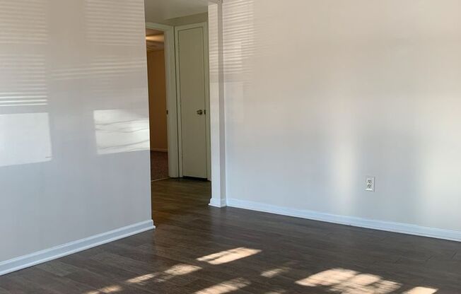 2 beds, 1 bath, 700 sqft, $880, Unit 9022