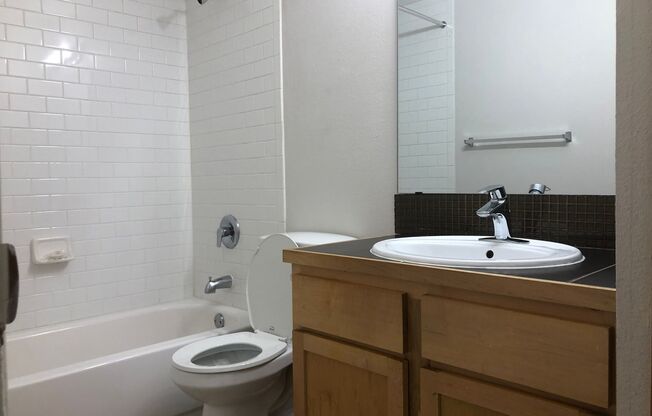 1 bed, 1 bath, 700 sqft, $1,200, Unit OCR-134