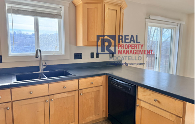 3 bed 2.5 bath 2 car garage house - Pet friendly