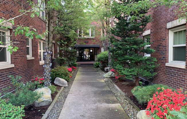 O511-- Beverly Court Studios