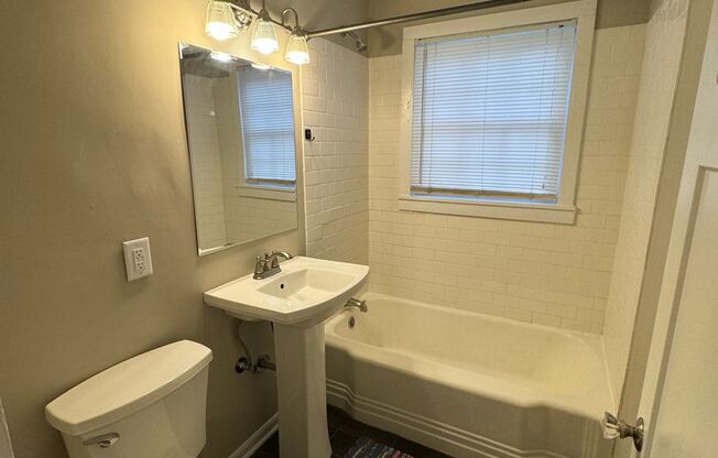 2 beds, 1 bath, $1,100