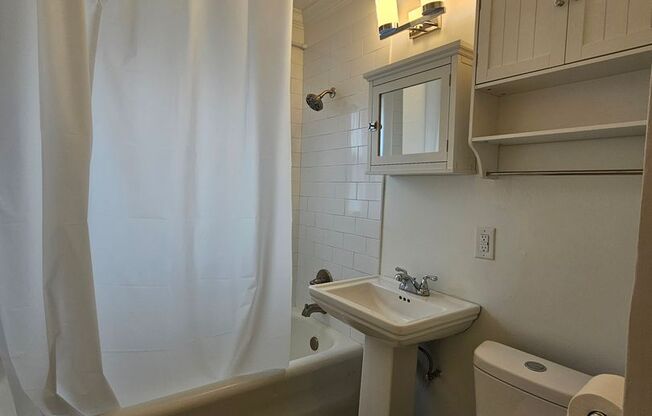 1 bed, 1 bath, 900 sqft, $1,200, Unit 1412-1