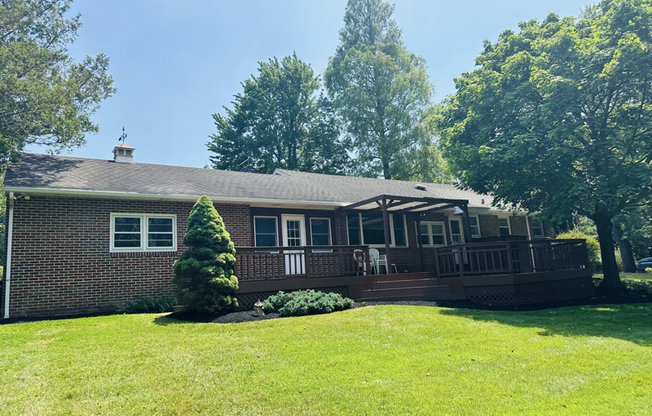 721 FEATHERBED LN