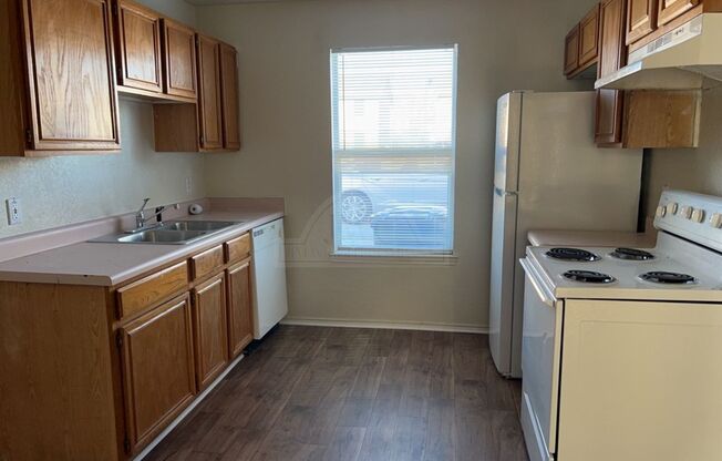 2 beds, 1 bath, $745, Unit 1702 Benttree Dr Unit B