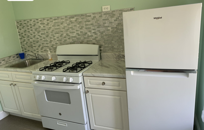 2 beds, 1 bath, $2,900