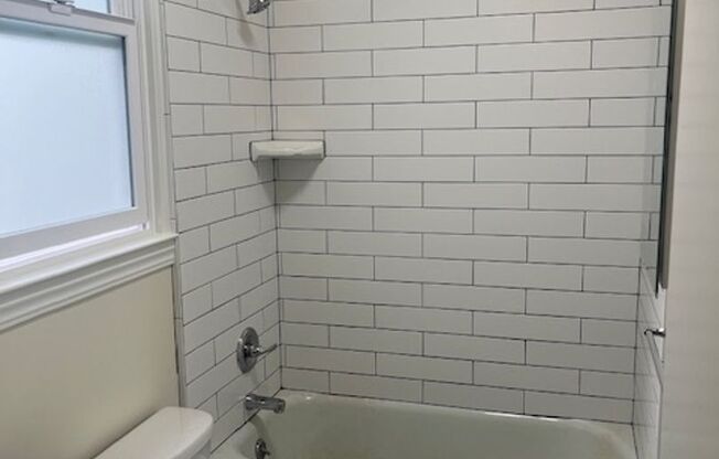 Newly Remodeled Studio in Alamo Square. All New Appliances**Hardwood**Laundry**Lease Pending**