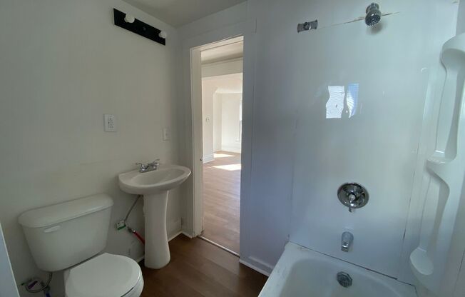 2 beds, 1 bath, $1,295