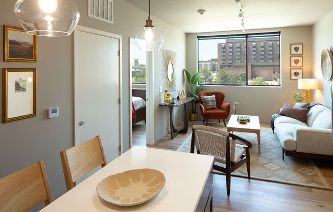 1 bed, 1 bath, 643 sqft, $1,275, Unit HW-627