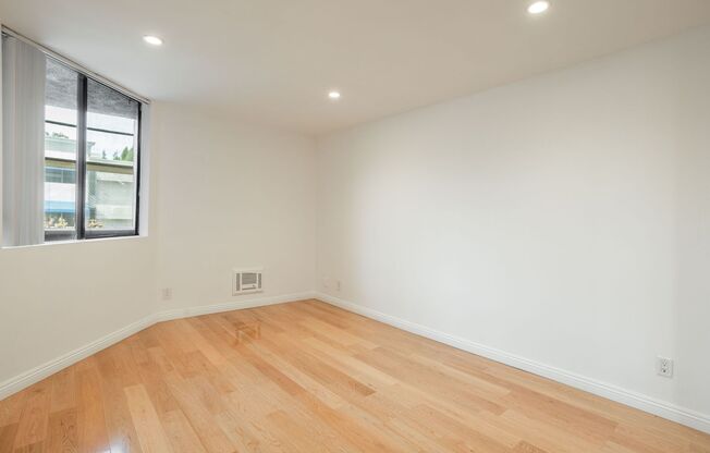 1 bed, 1 bath, 690 sqft, $2,995, Unit 217