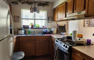 3 beds, 2 baths, $2,100