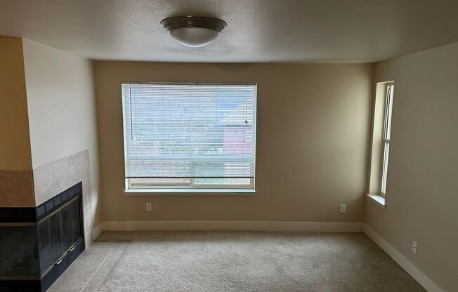 Quiet Updated South Queen 1bd 1bath Condo for Rent!