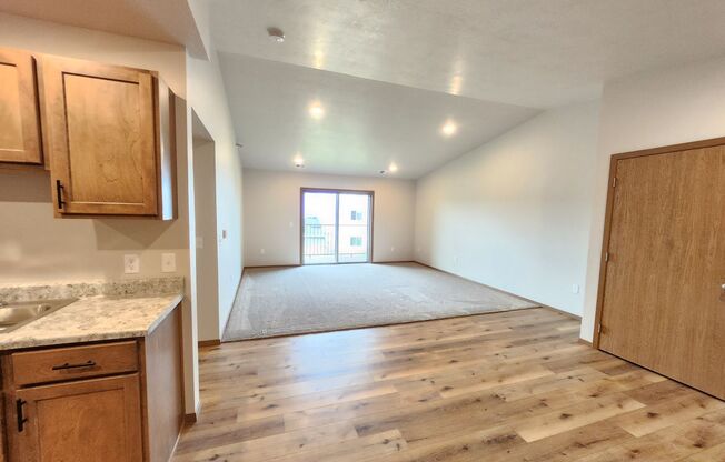 2 beds, 1 bath, 1,006 sqft, $1,230, Unit 3520 304