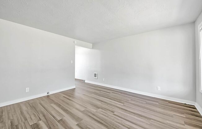 2 beds, 1 bath, $1,195, Unit 144