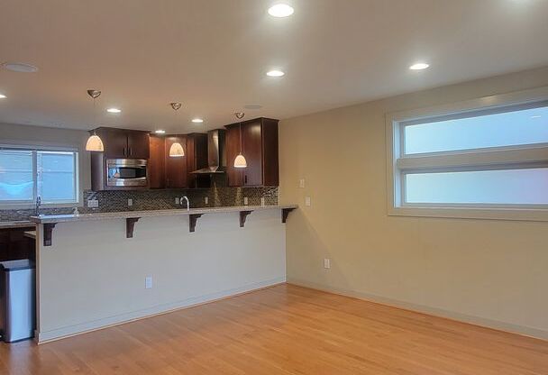 Spacious Townhome in Prime NE Seattle